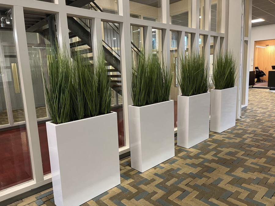 Plantenbakken geleverd met kunstplanten bij ROC ter Aa. Plantenbakken geleverd met kunstplanten bij ROC ter Aa.