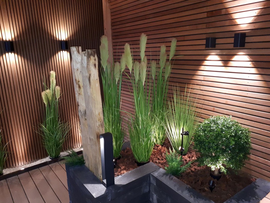 Écht sfeervol met kunstplanten voor Hout en steenhandel Kortenhoef Écht sfeervol met kunstplanten voor Hout en steenhandel Kortenhoef